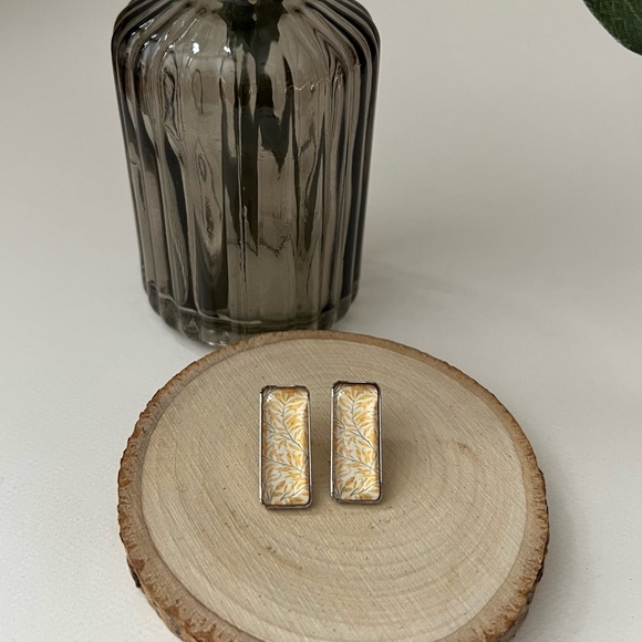 Elegant Floral Pattern Coquette Stud Earrings Set - Art Nouveau Flower Earrings - Picture 13 of 14